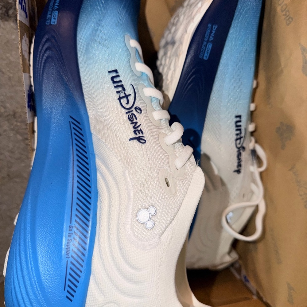 Brooks Adrenaline GTS 25 Run Disney Blue White Sneakers with Mickey ears!